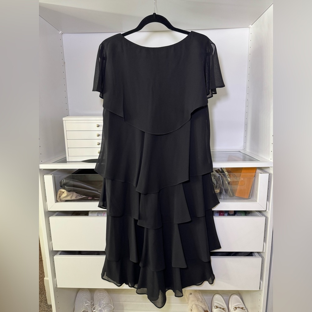 Ignite Evenings Jewel V-Neck Short Sleeve Georgette Tiered Capelet Shift Dress - Picture 6 of 8